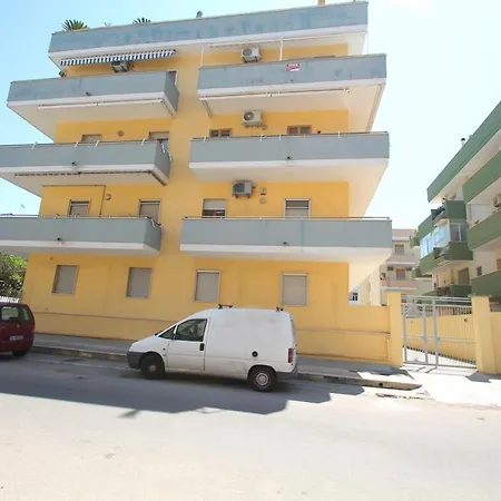 Apricot Apartment *