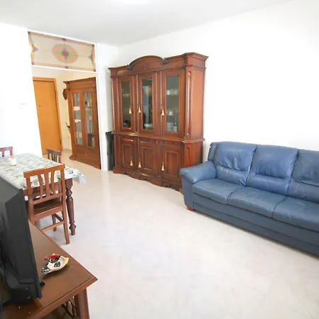 Apricot Apartment *